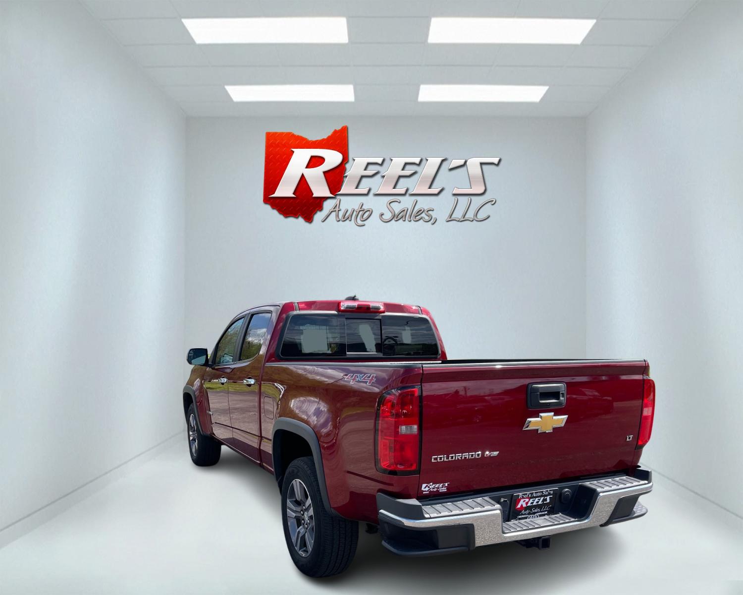 2018 Red /Black Chevrolet Colorado LT Crew Cab 4WD Long Box (1GCGTCENXJ1) with an 3.6L V6 DOHC 24V GAS engine, 8-Speed Automatic transmission, located at 547 E. Main St., Orwell, OH, 44076, (440) 437-5893, 41.535435, -80.847855 - Photo #9